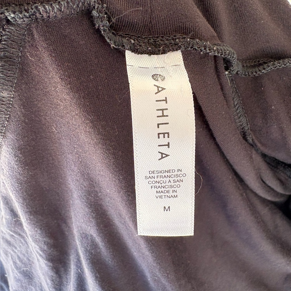Athleta women’s cold shoulder turtleneck long sleeve black top size M preloved - Picture 10 of 11